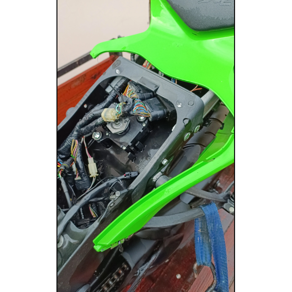 kawasaki zx6r 2009 a 2011 para retirada de peÃ§as faÃ§a sua